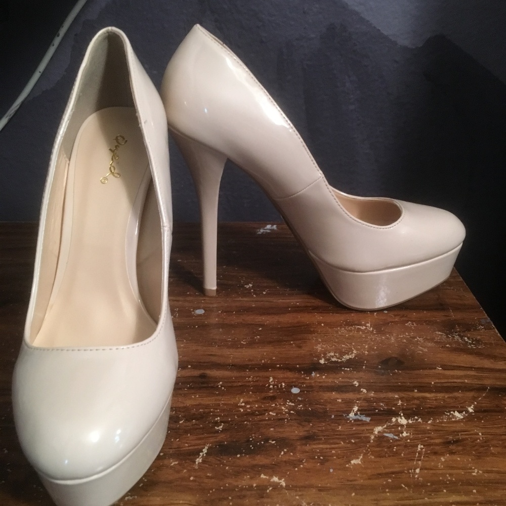 Brand New Qupid Beige platform heels/pumps